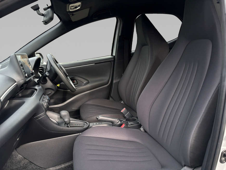 2020 Toyota Yaris - image 10