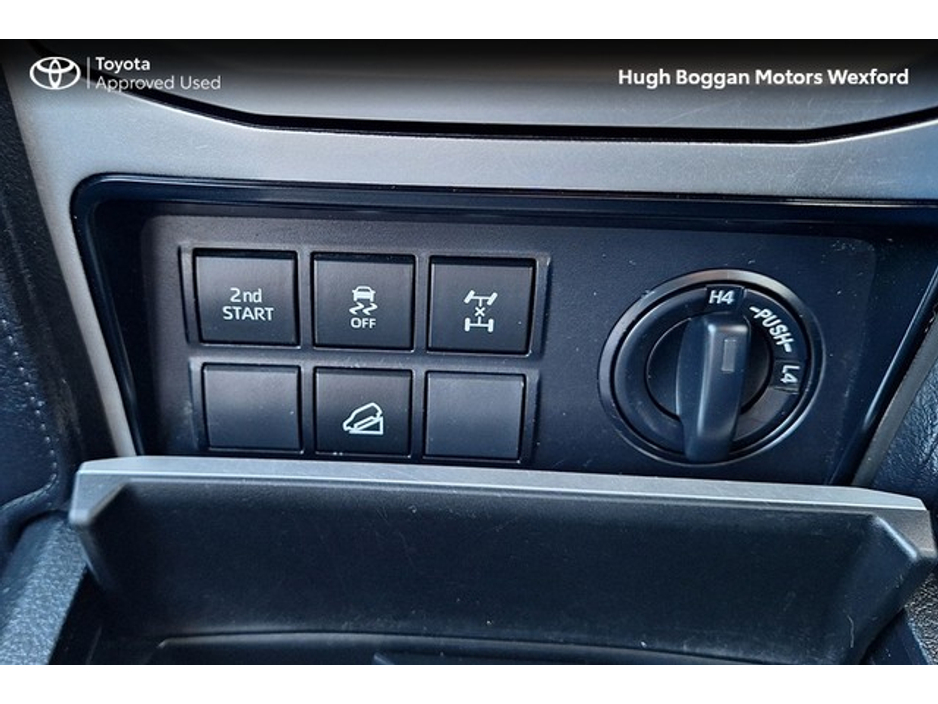 2023 Toyota Landcruiser - image 16