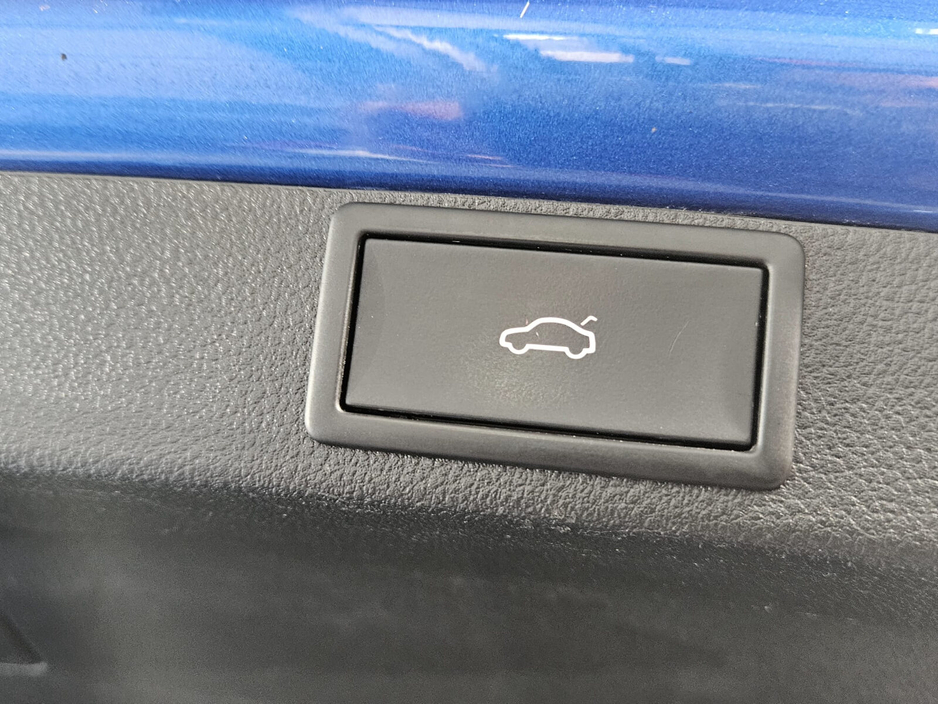 2022 Skoda Octavia - image 5