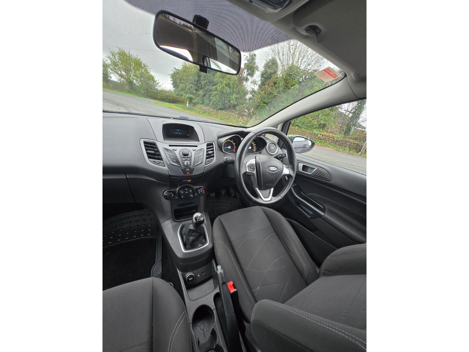 2014 Ford Fiesta - image 13