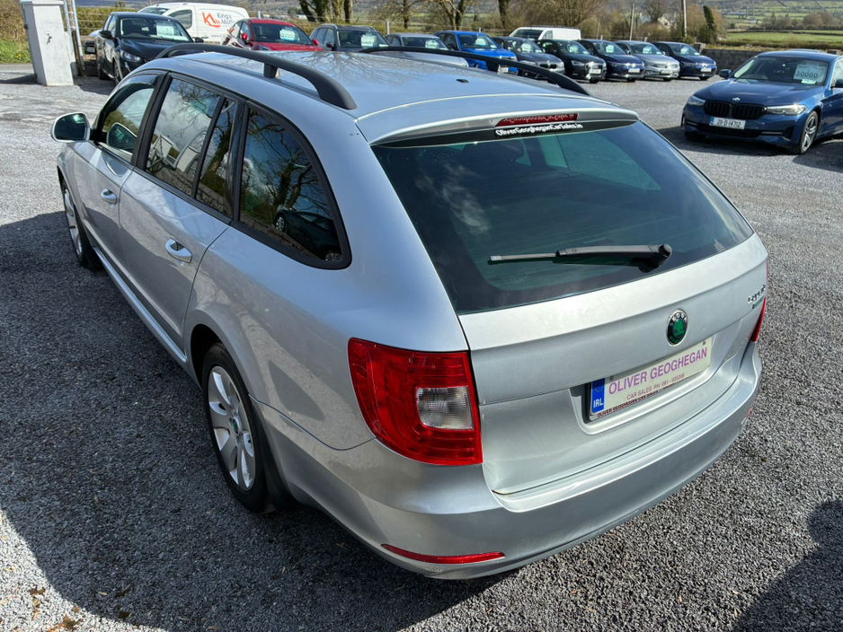2013 Skoda Superb - image 3