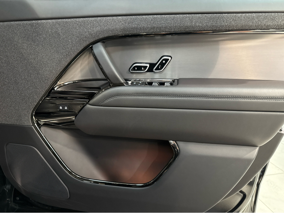 2023 Land Rover Range Rover Sport P440e Dynamic SE