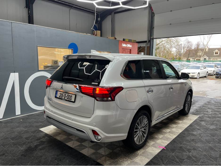 2020 Mitsubishi Outlander €24950! 2020 MITSUBISHI OUTLANDER PHEV G 2.4 AUTOMATIC / CRUISE CONTROL / 360° PARKING CAMERA / PADDLE SHIFTERS / ELECTRIC HEATED SEATS / HEATED STEERING WHEEL €24,950