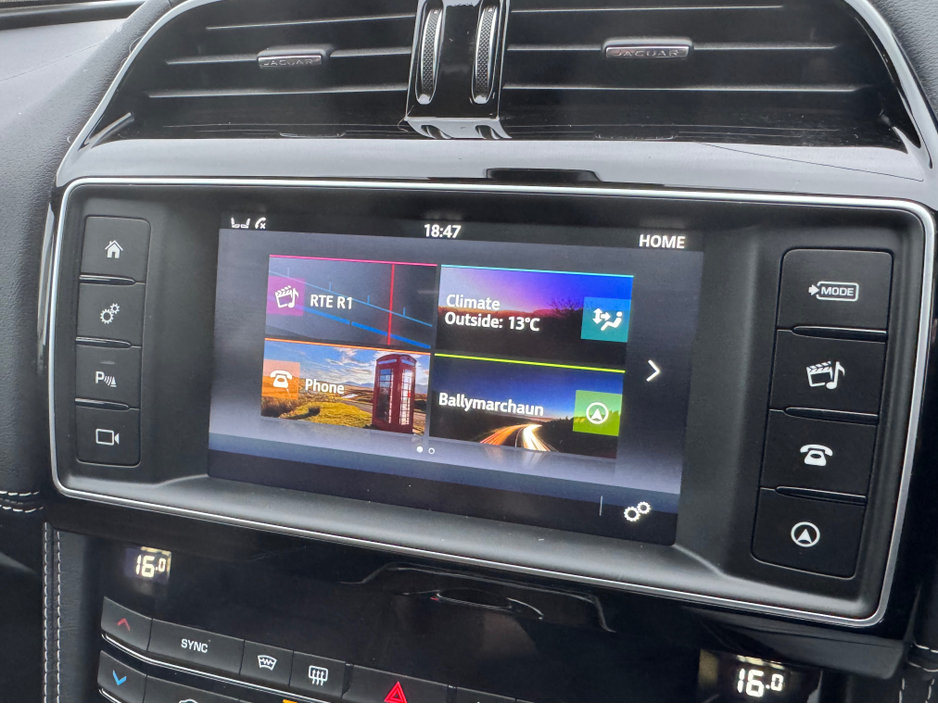 2016 Jaguar F-Pace - image 22