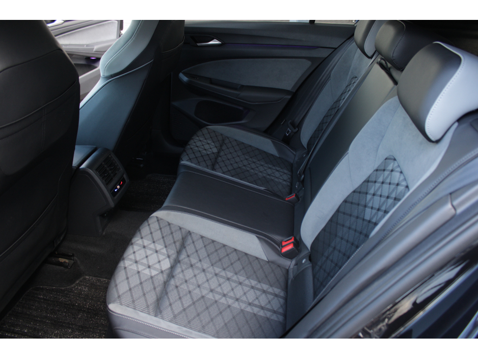 2023 Volkswagen Golf - image 19