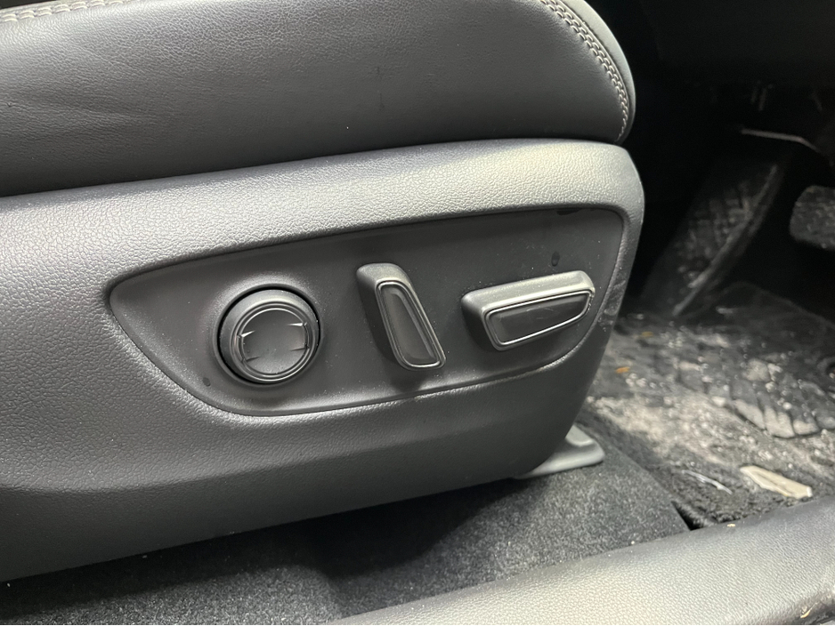 2025 Toyota Rav4 - image 12