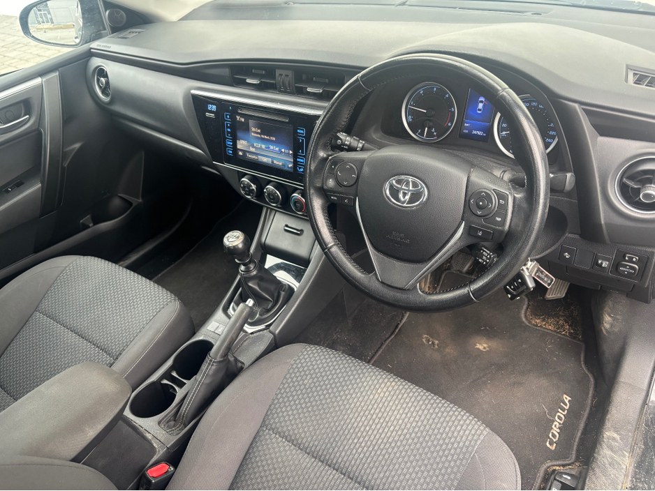 2018 Toyota Corolla - image 18