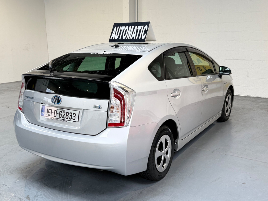 2015 Toyota Prius - image 4