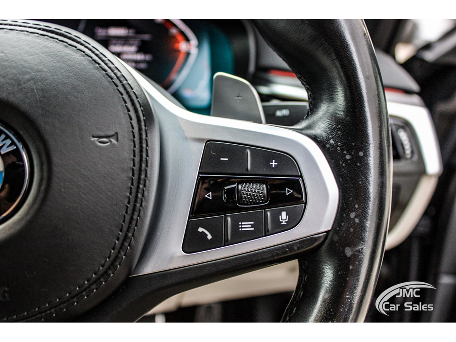 2021 BMW 5 Series - image 22