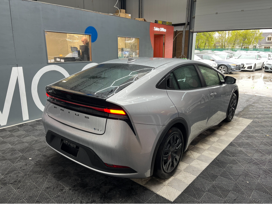 2025 Toyota Prius - image 2