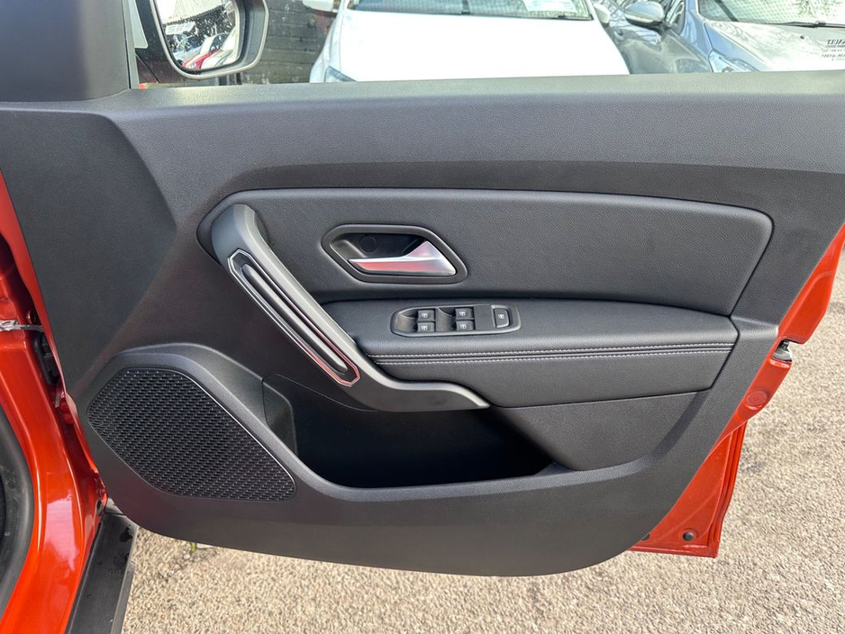 2022 Dacia Duster - image 9