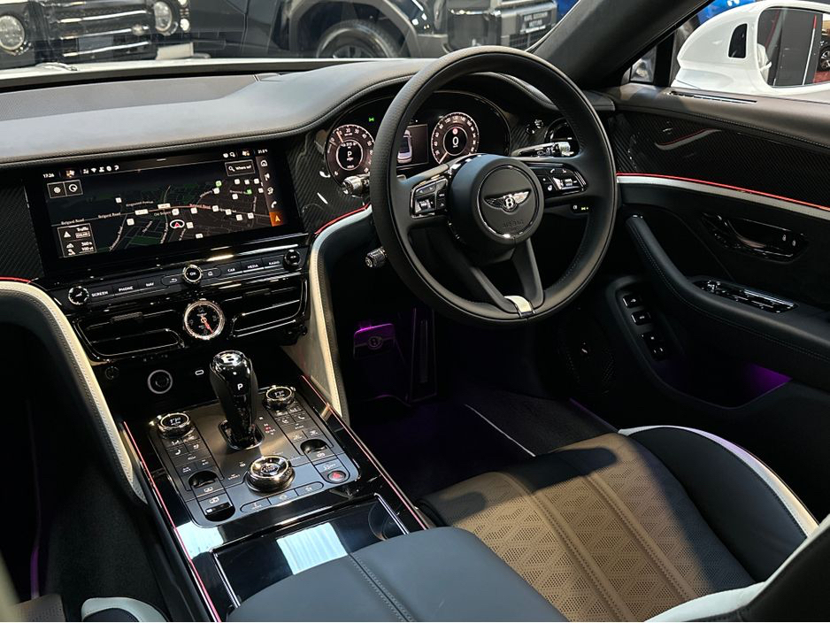 2025 Bentley Flying Spur - image 33
