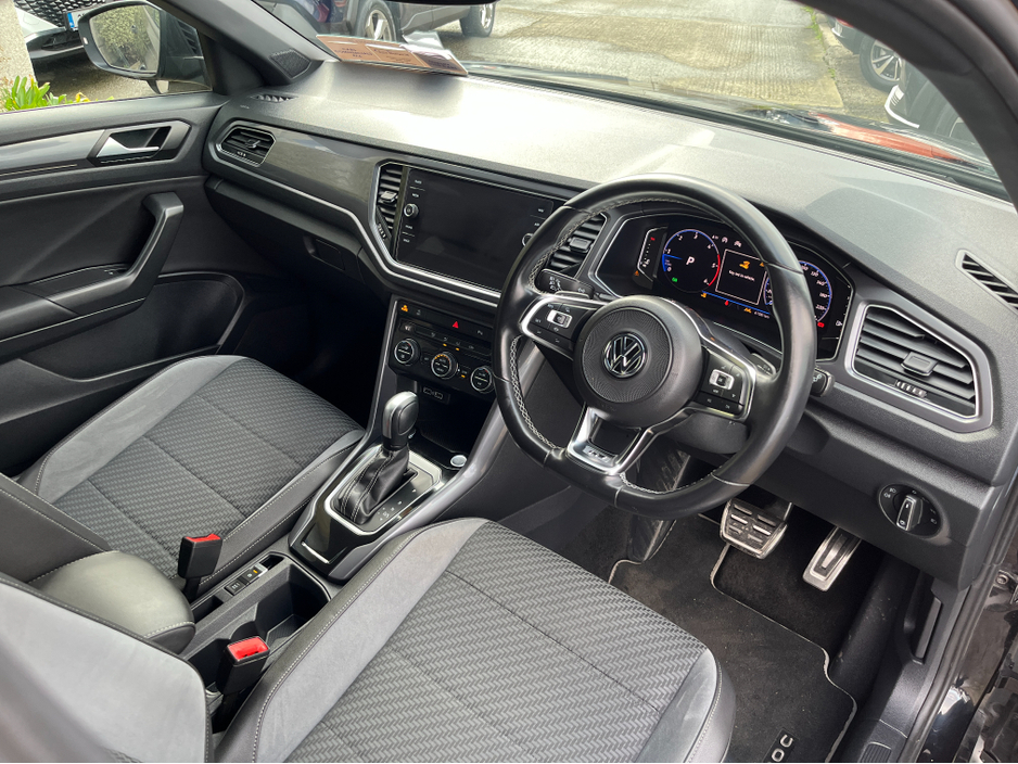2020 Volkswagen T-Roc R-LINE AUTOMATIC 2.0 DIESEL //HALF LEATHER SEATS//KEYLESS ENRTY//ADAPTIVE CRUISE CONTROL//REVESE CAMERA// €25,950
