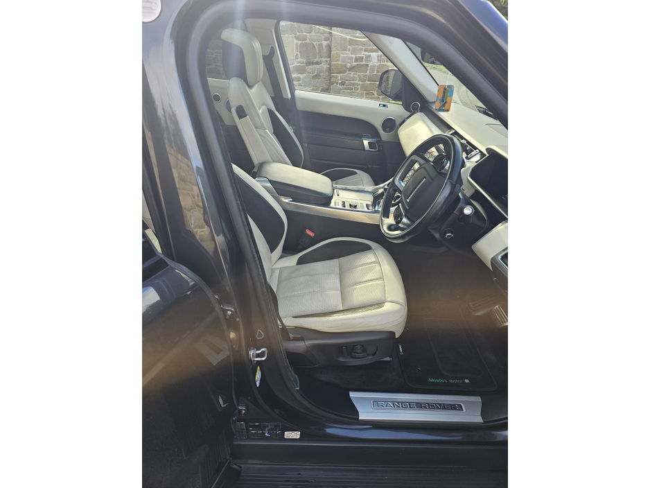 2020 Land Rover Range Rover Sport - image 3