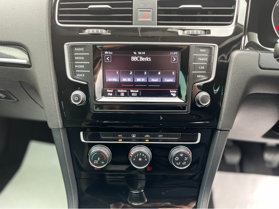 2013 Volkswagen Golf - image 13