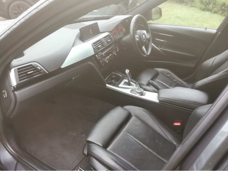 2017 BMW 3 Series - image 25