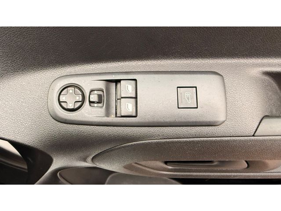 2022 Opel Combo - image 6