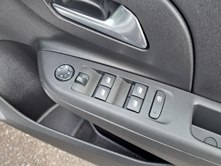 2025 Opel Corsa - image 30