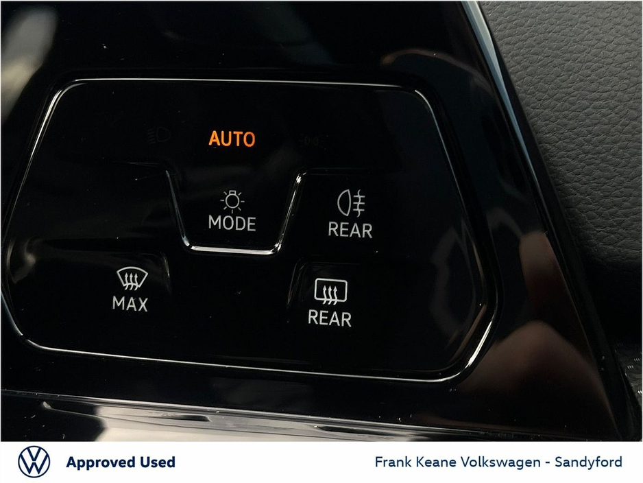 2023 Volkswagen Golf - image 23