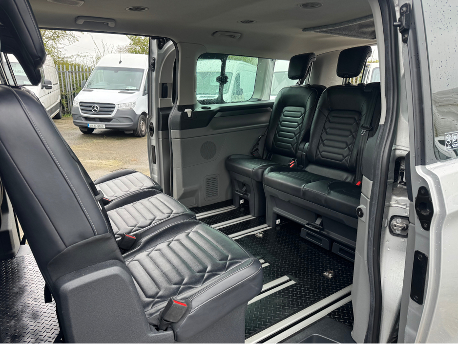 2025 Ford Tourneo Custom - image 13