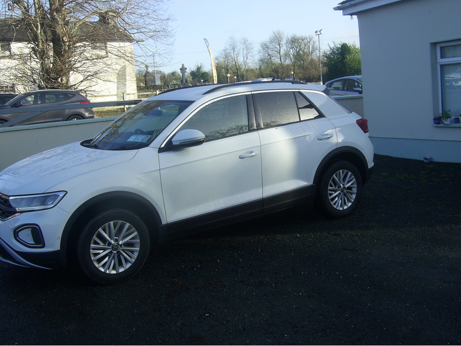 2023 Volkswagen T-Roc LIFE 2.0 TDI MANUAL 6SPEED FWD 1 116HP 5 €29,250