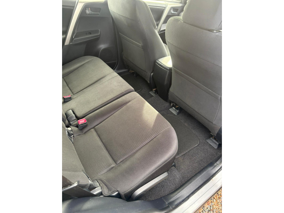 2014 Toyota Rav4 - image 7