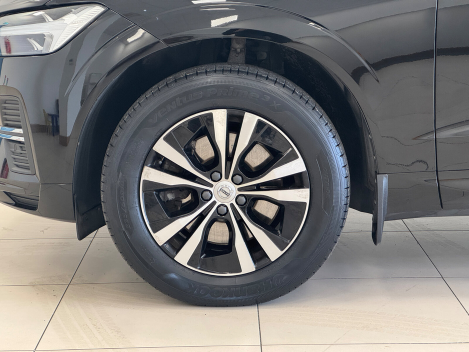 2022 Volvo XC60 - image 8