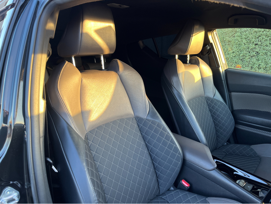 2020 Toyota C-HR SOL AUTOMATIC HYBRID 1.8 PETROL //LOW MILES//HIGH SPEC//HALF LEATHER SEATS//KEYLESS ENTRY//360 PARKING CAMERAS//ADAPTIVE CRUISE CONTROL// €22,950