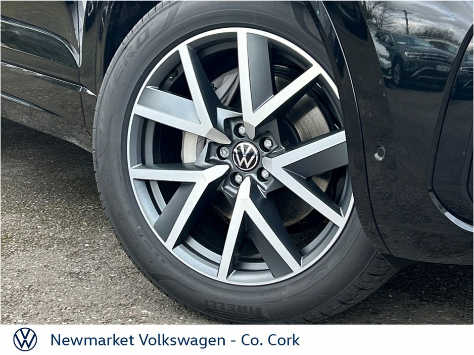 2026 Volkswagen Touareg - image 2