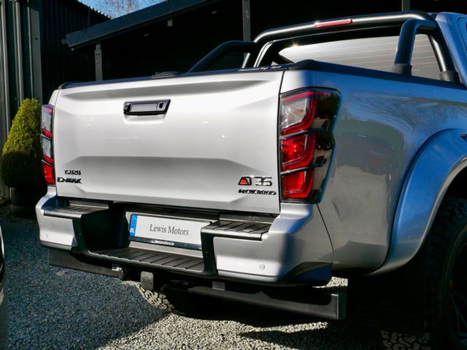 2025 Isuzu D-MAX - image 15