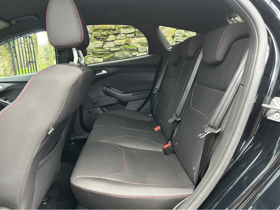 2017 Ford Focus - image 19