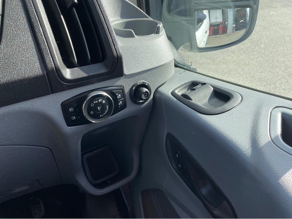 2016 Ford Transit - image 21