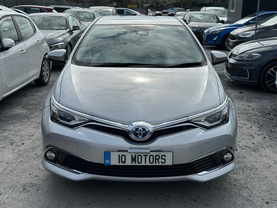2016 Toyota Auris - image 2