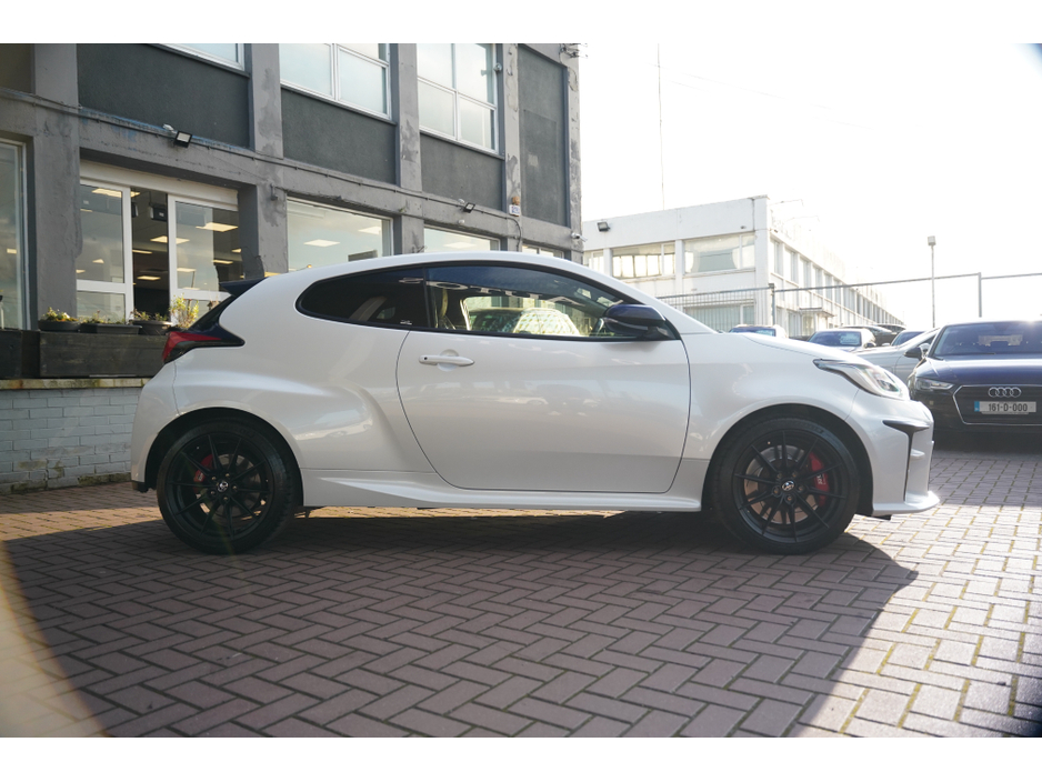 2020 Toyota Yaris - image 3