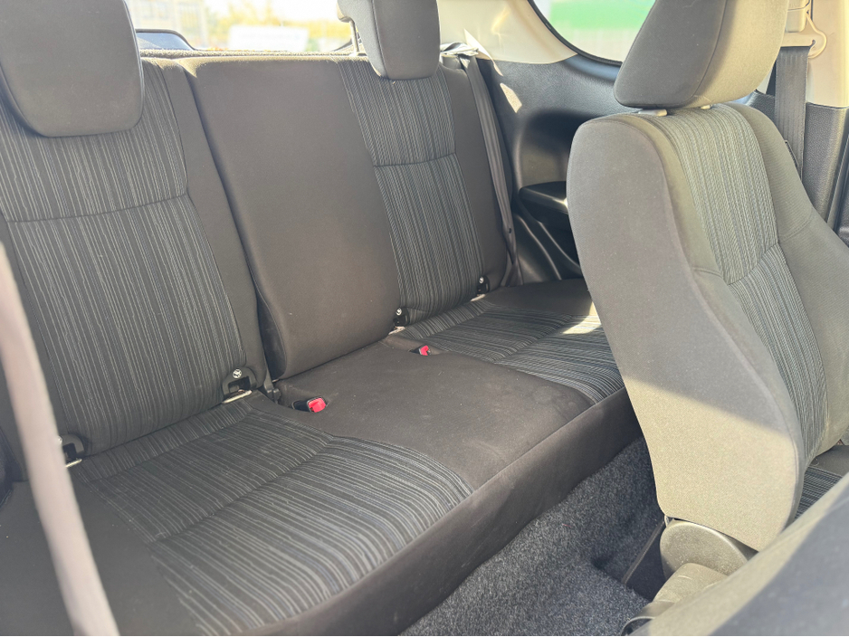 2014 Suzuki Swift - image 20