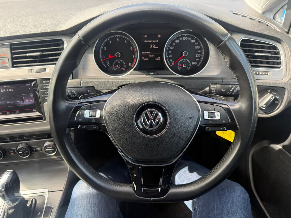 2013 Volkswagen Golf - image 9