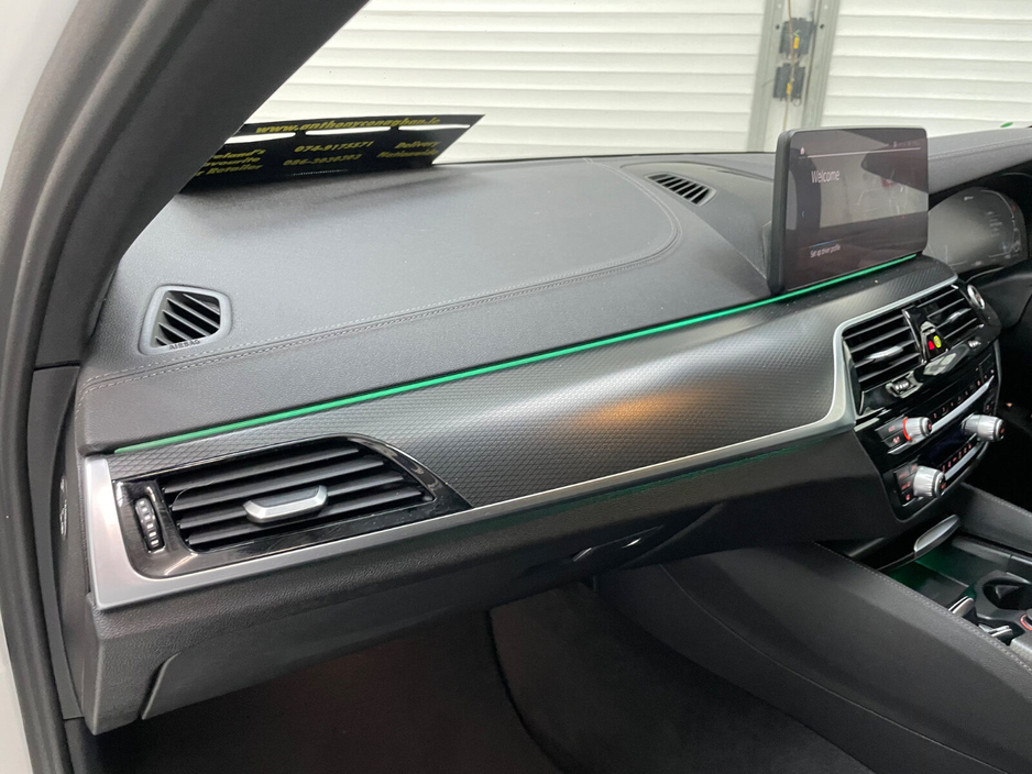 2021 BMW 5 Series - image 18