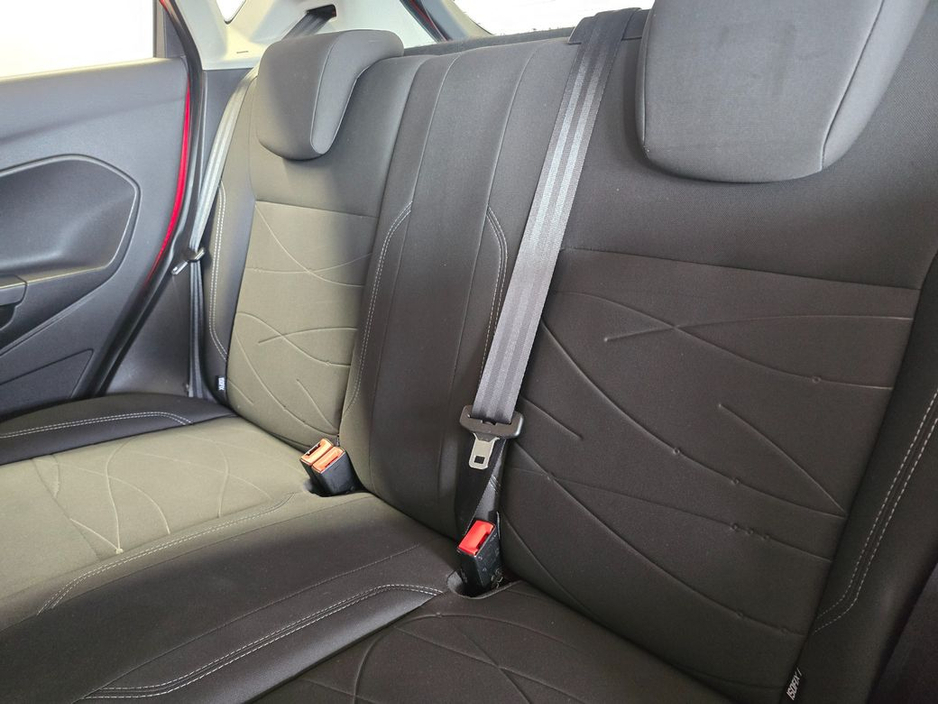 2014 Ford Fiesta - image 10