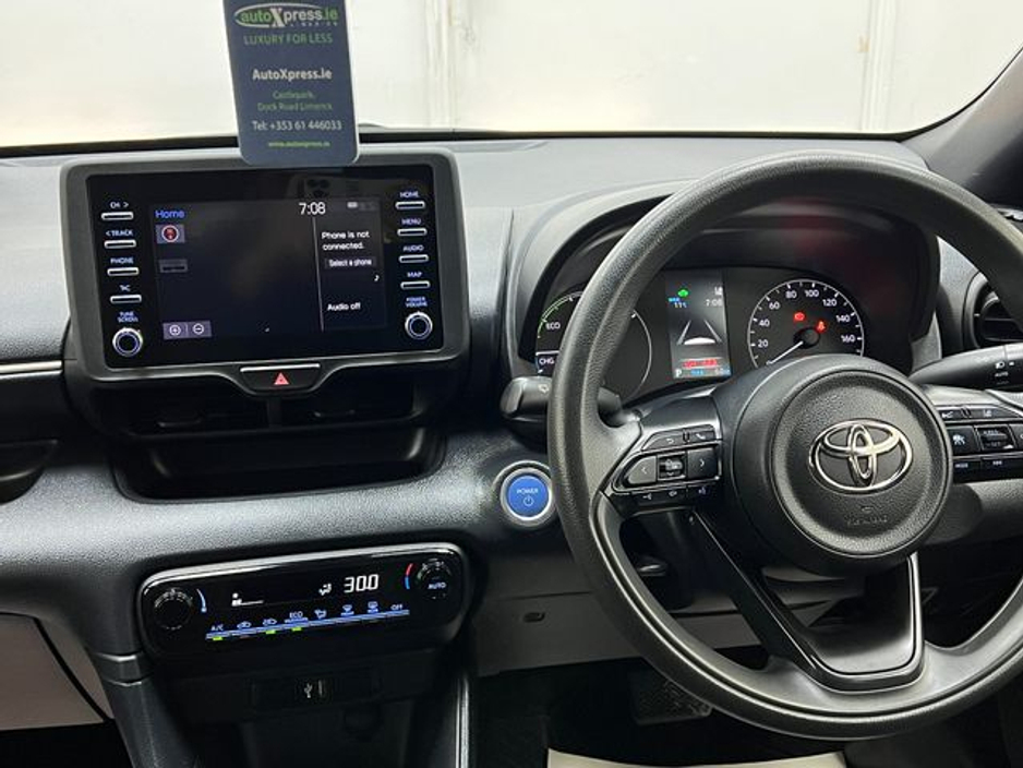 2021 Toyota Yaris - image 16