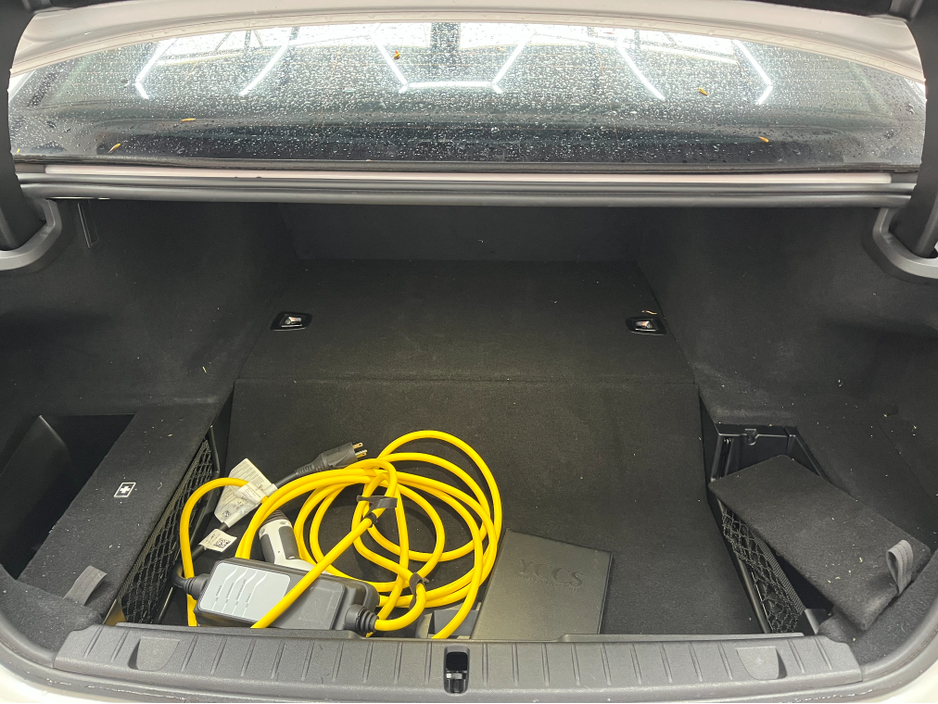 2017 BMW 7 Series - image 7