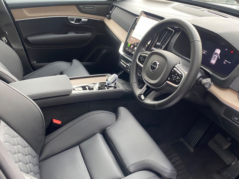 2025 Volvo XC90 - image 13