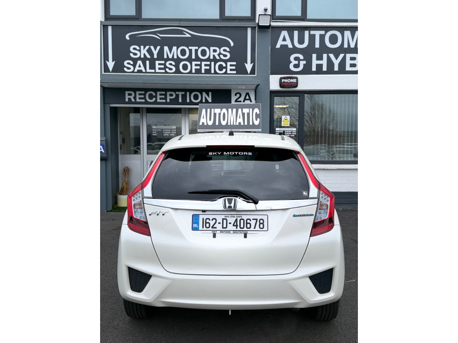 2016 Honda Fit - image 6