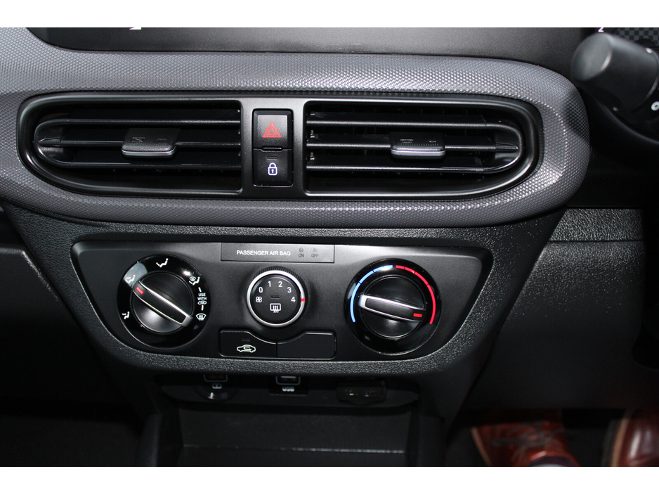 2022 Hyundai i10 - image 16