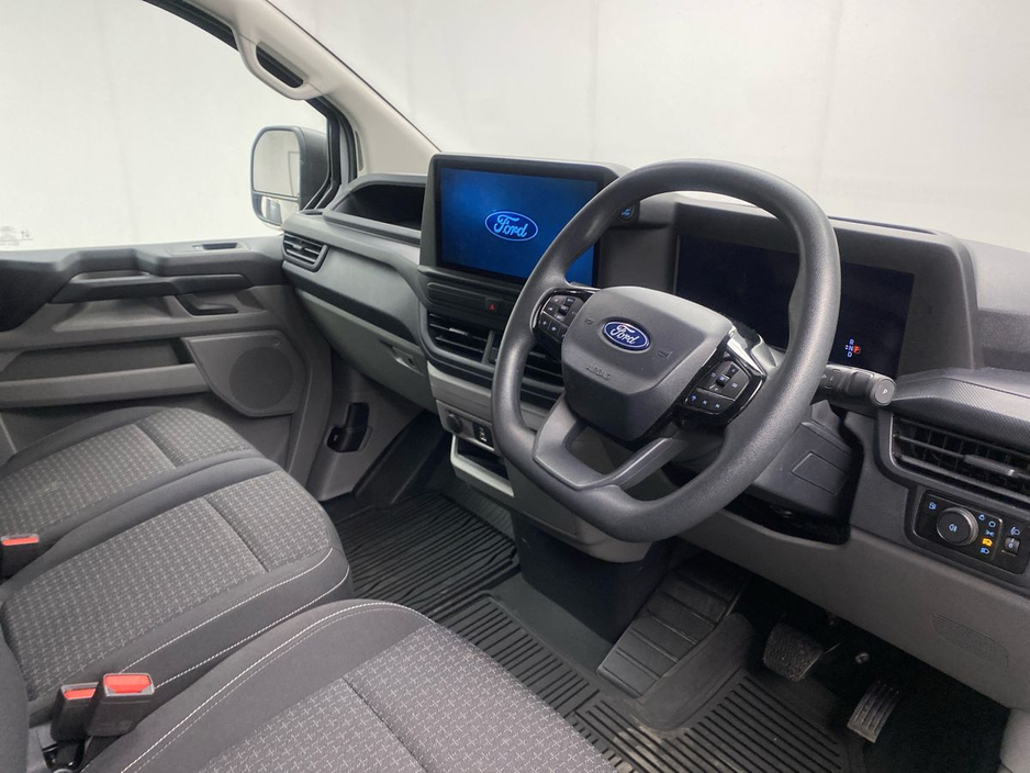 2025 Ford Transit Custom - image 6