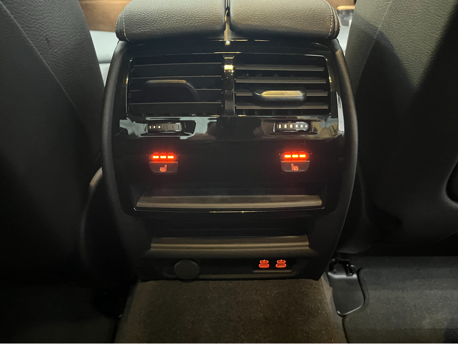 2021 BMW 5 Series - image 15