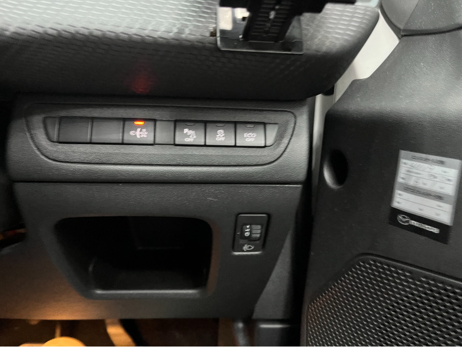 2017 Peugeot 2008 - image 10