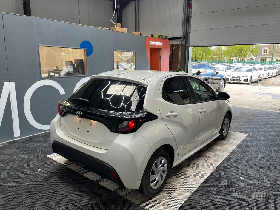 2021 Toyota Yaris - image 2