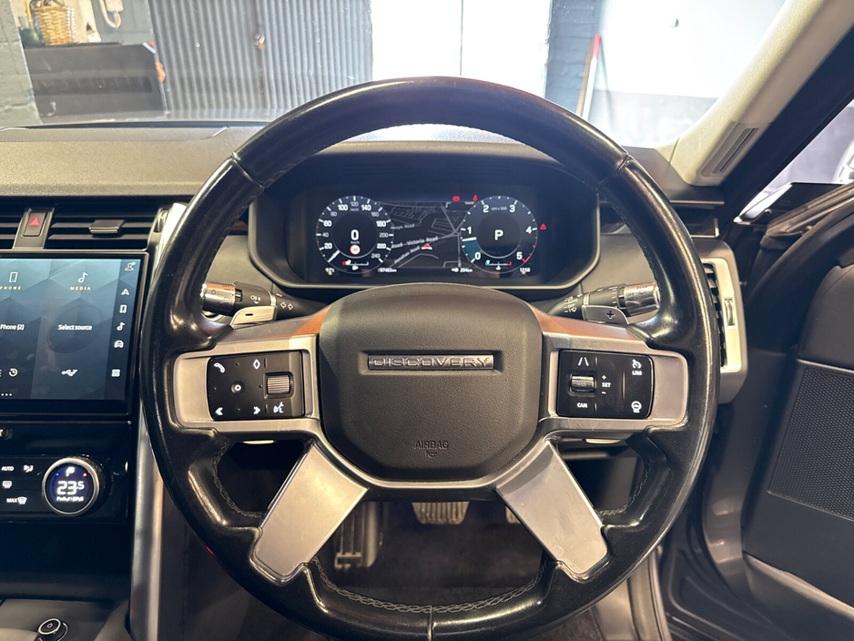 2021 Land Rover Discovery - image 10