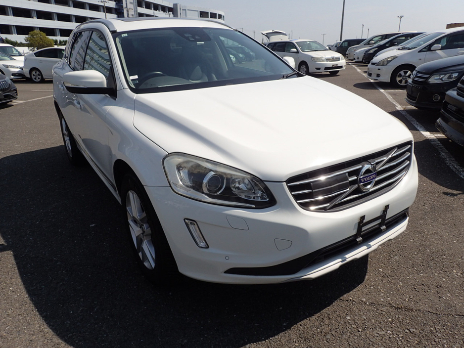 2017 Volvo XC60 2.0 D4 DIESEL SE LUXURY PREMIUM AUTO **PAN ROOF** // TOP SPEC // FULL ELECTRIC HEATED LEATHER // CRUISE CONTROL // ELECTRIC TAILGATE // REVERSING CAMERA // LANE ASSIST €24,950