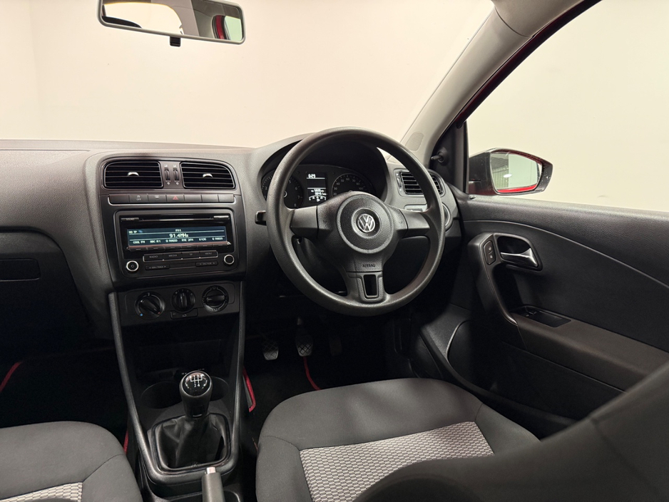 2013 Volkswagen Polo - image 9
